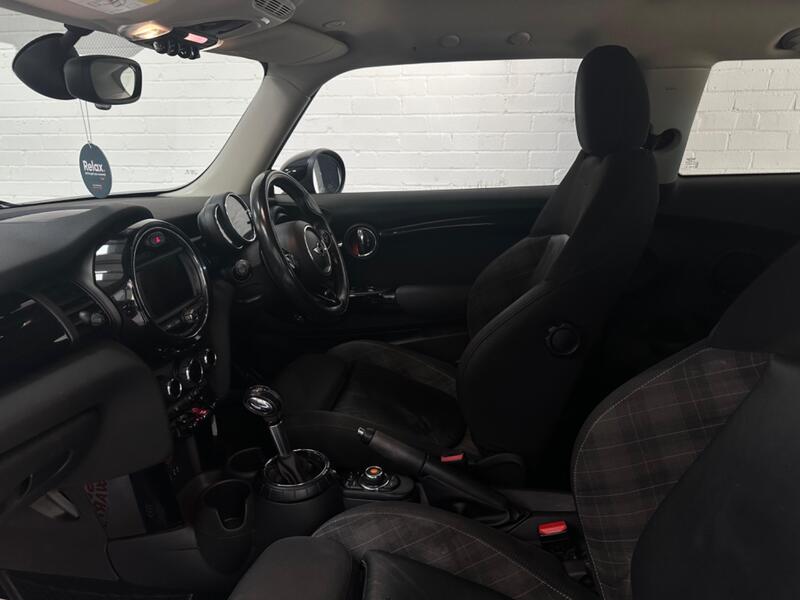 MINI HATCH