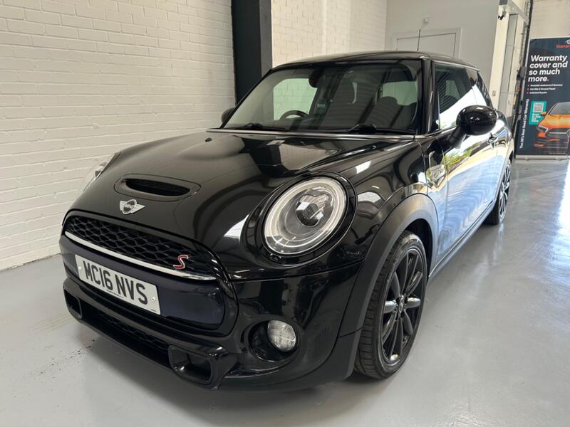 MINI HATCH