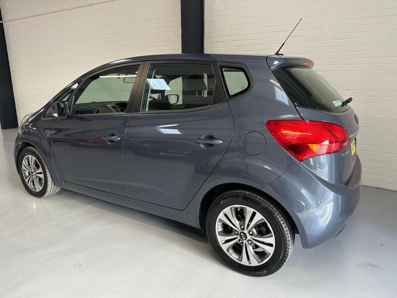 KIA VENGA