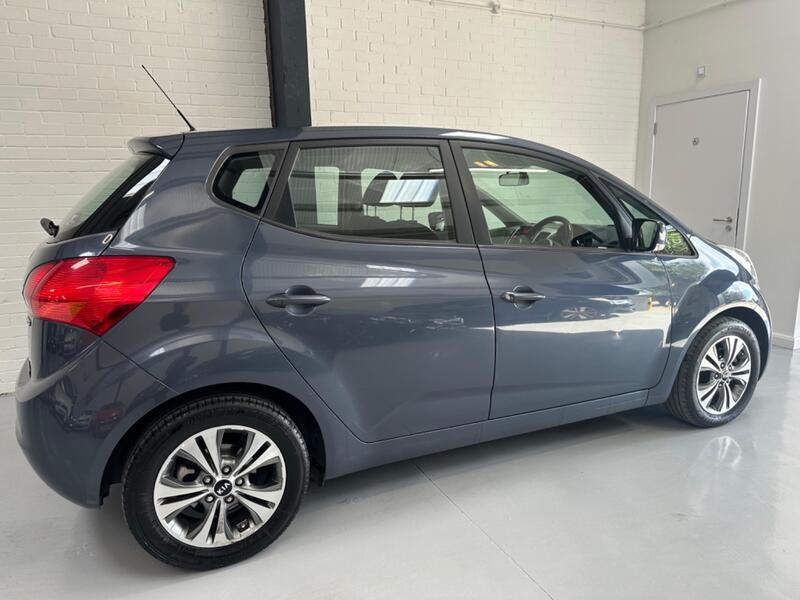 KIA VENGA