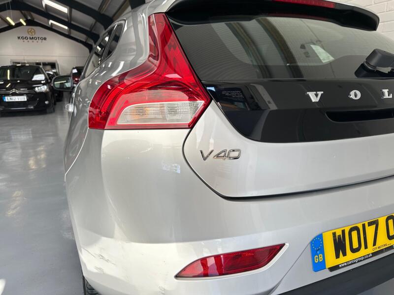 VOLVO V40