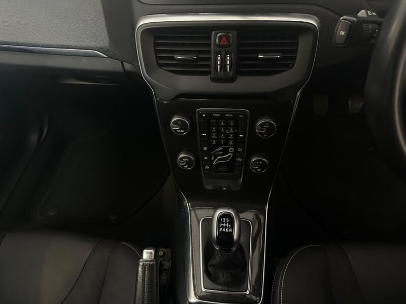 VOLVO V40