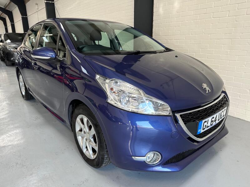PEUGEOT 208