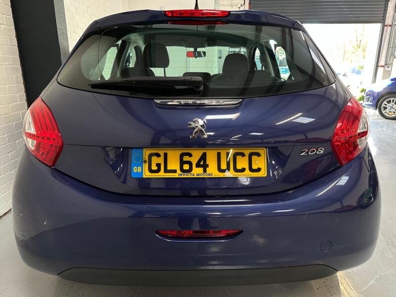 PEUGEOT 208