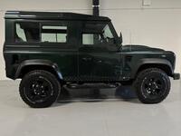 LAND ROVER DEFENDER 90