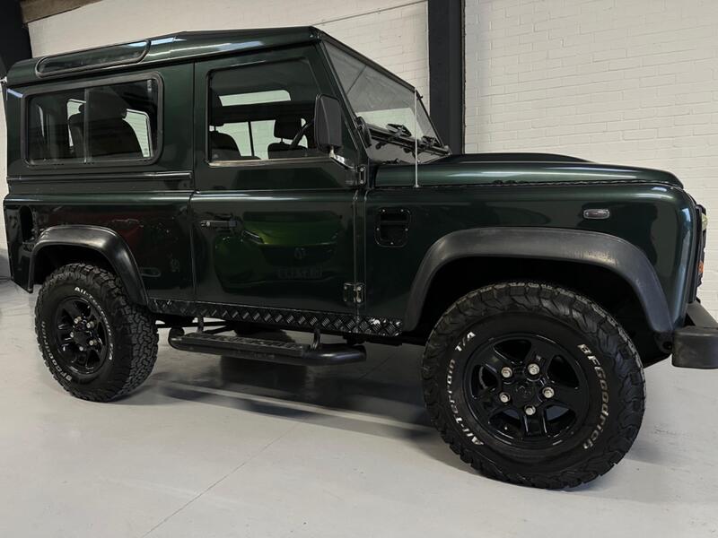 LAND ROVER DEFENDER 90