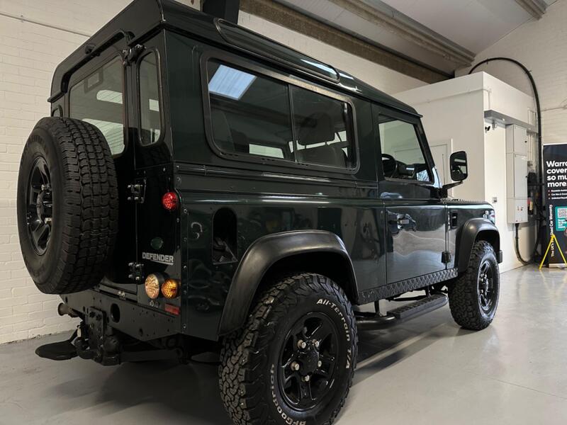 LAND ROVER DEFENDER 90