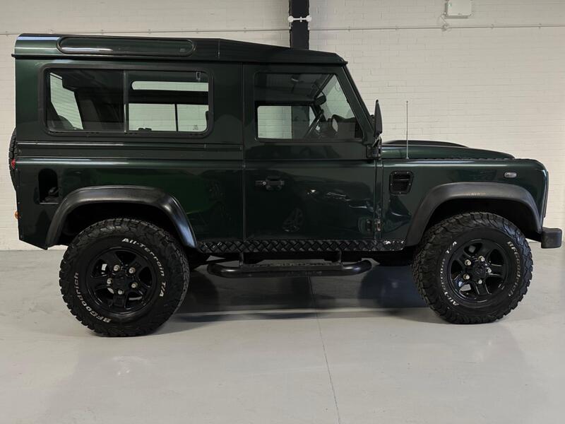 LAND ROVER DEFENDER 90