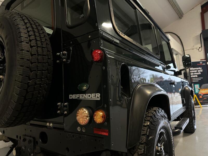 LAND ROVER DEFENDER 90