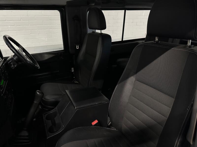 LAND ROVER DEFENDER 90
