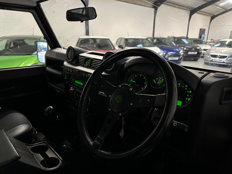 LAND ROVER DEFENDER 90