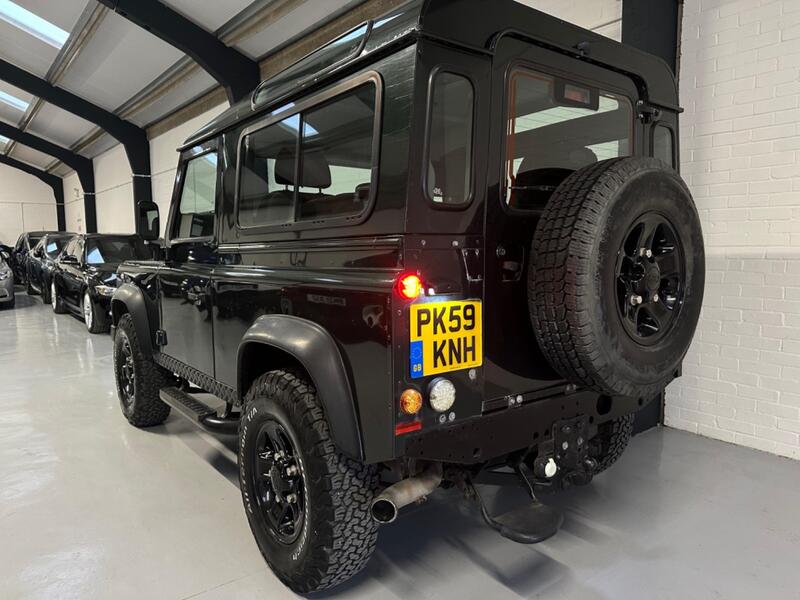 LAND ROVER DEFENDER 90