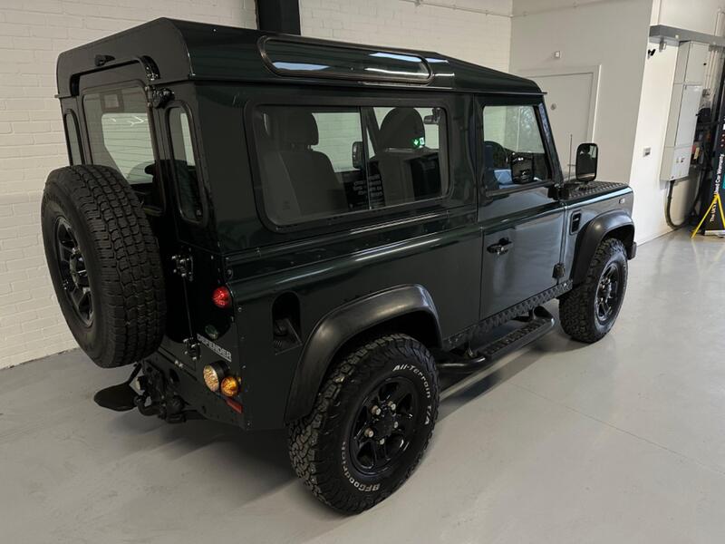 LAND ROVER DEFENDER 90