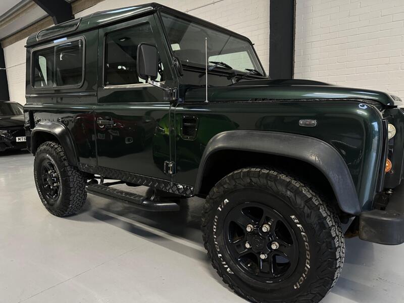 LAND ROVER DEFENDER 90