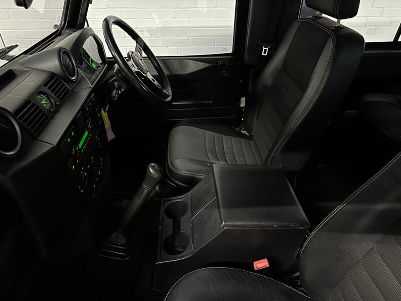 LAND ROVER DEFENDER 90