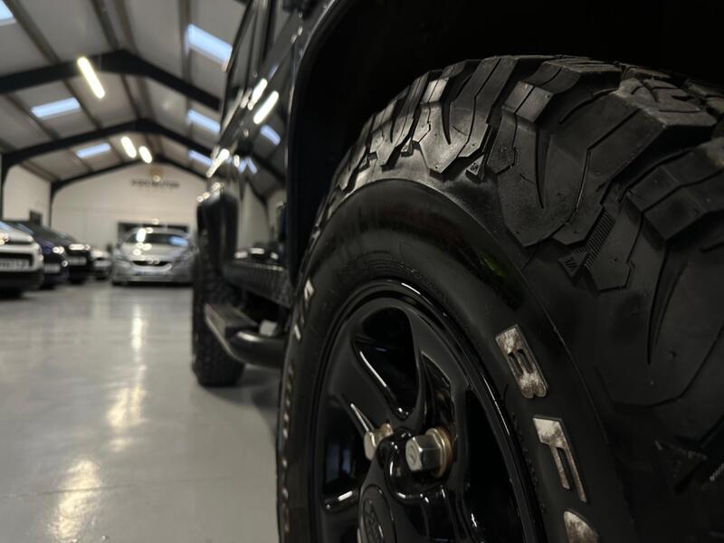 LAND ROVER DEFENDER 90
