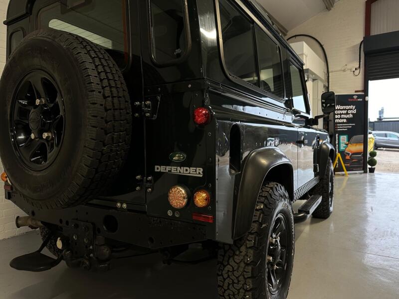 LAND ROVER DEFENDER 90