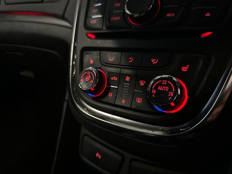 VAUXHALL MOKKA