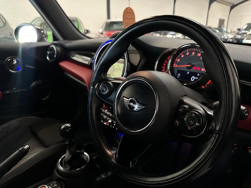 MINI HATCH