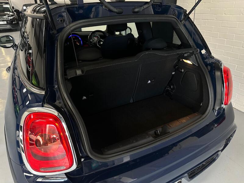MINI HATCH