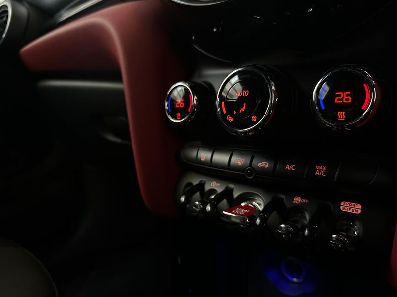 MINI HATCH
