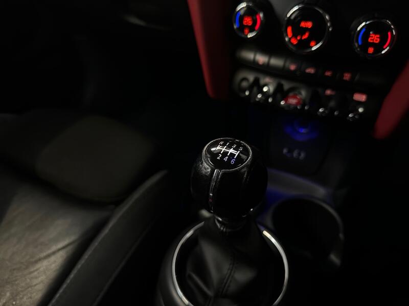 MINI HATCH