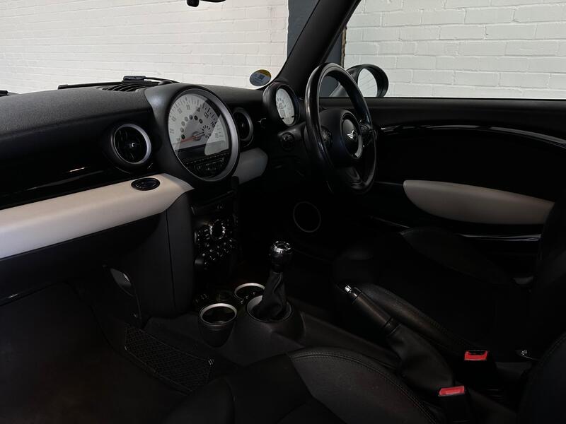 MINI HATCH