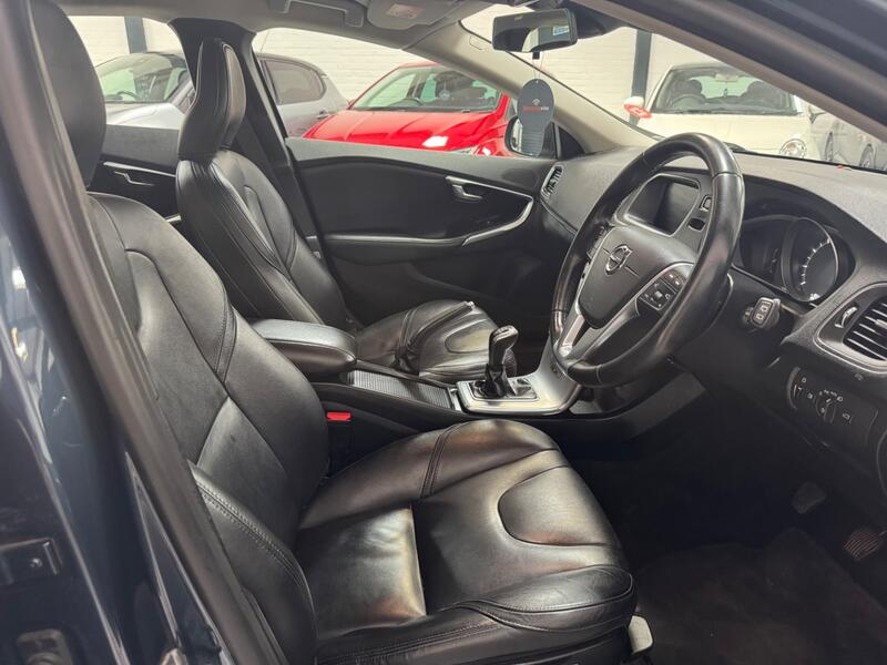 VOLVO V40