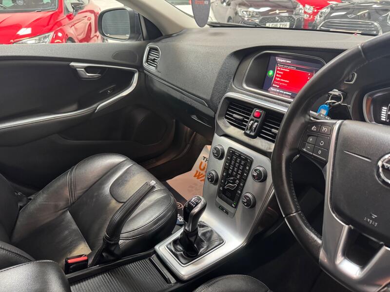 VOLVO V40