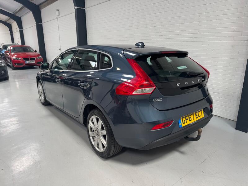 VOLVO V40