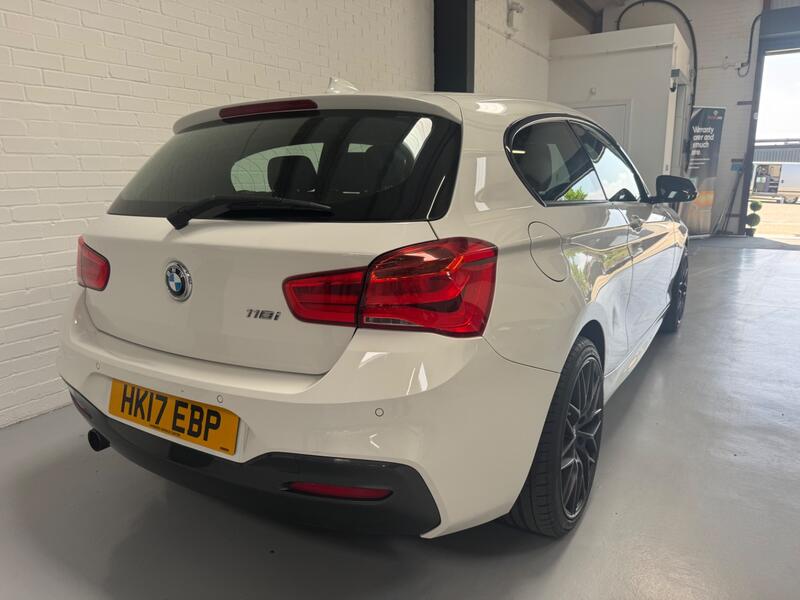 BMW 1 SERIES