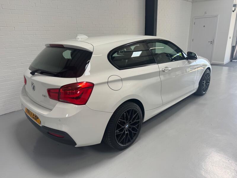 BMW 1 SERIES